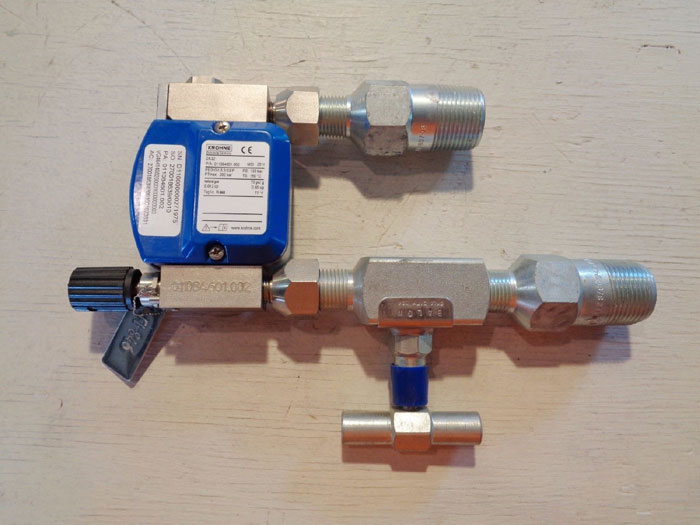 KROHNE VARIABLE AREA FLOWMETER /W DIFFERENTIAL PRESSURE REGULATOR DK32