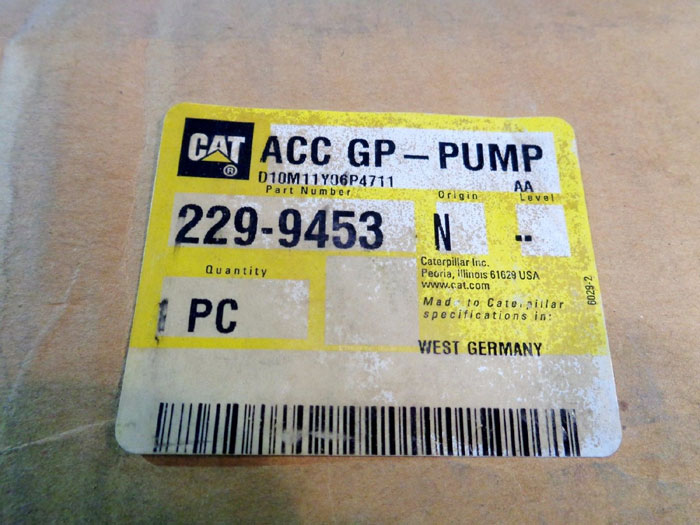 CATERPILLAR ACC GP-PUMP KIT # 229-9453 W/ HOSES & LIQUID GAUGE # 185-4436