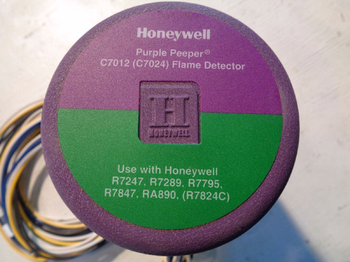 HONEYWELL SOLID STATE PURPLE PEEPER ULTRAVIOLET FLAME DETECTOR C7012E 112