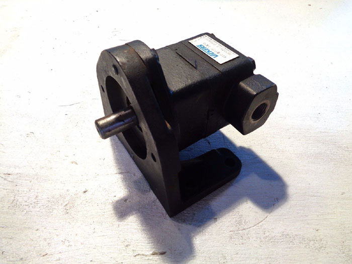 VICKERS 1/2" X 1" FIXED DISPLACEMENT VANE PUMP V10 2P2P 1A20