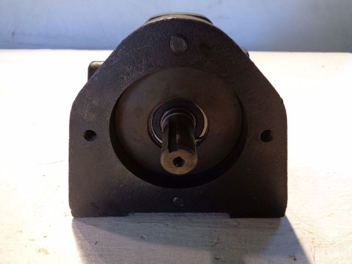 VICKERS 1/2" X 1" FIXED DISPLACEMENT VANE PUMP V10 2P2P 1A20