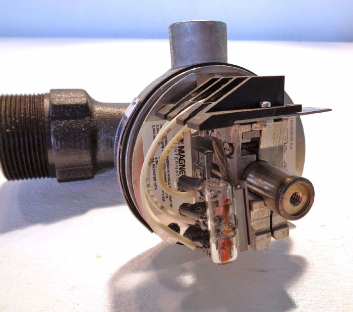 SIDE MOUNTING LIQUID LEVEL SWITCH W/ STAINLESS FLOAT T631E2FAAG