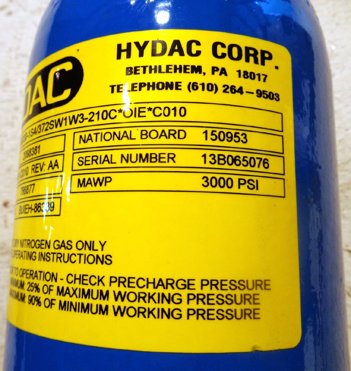 HYDAC CORP 1-QT 3,000 PSI ACCUMULATOR #2098381, MODEL#: SB330-1S4/372SW1W3-210C