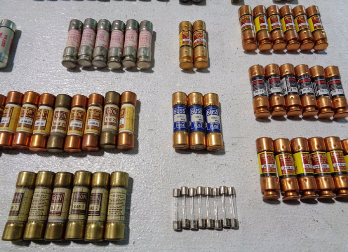 LOT OF (207) ASSORTED FUSES, LOW-PEAK, BUSSMANN, LITTEL, FUSETRON, GOULD SHAWMUT