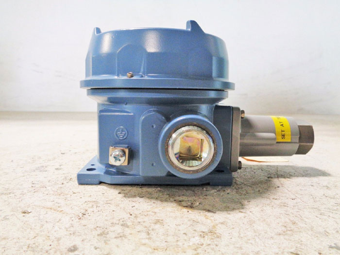 UNITED ELECTRIC DIFFERENTIAL PRESSURE SWITCH J120194