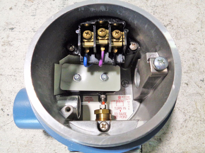 UNITED ELECTRIC DIFFERENTIAL PRESSURE SWITCH J120194