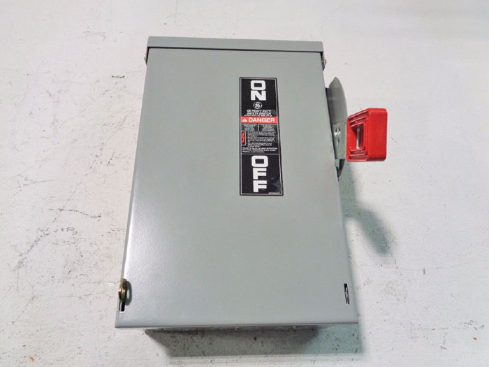 GE GENERAL ELECTRIC MODEL 10 HEAVY DUTY SAFETY SWITCH TH3361R  RAIN PROOF