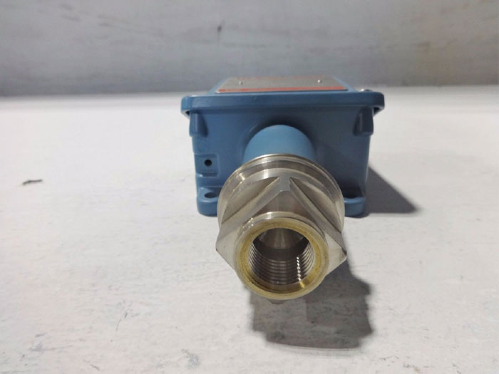 UNITED ELECTRIC PRESSURE SWITCH H117 474