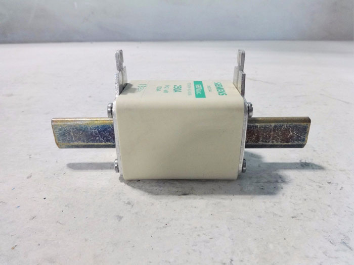 Siemens 690 VAC 250A Fuse Amp Link 3ND2 244