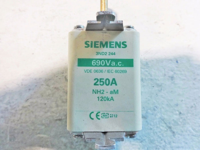 Siemens 690 VAC 250A Fuse Amp Link 3ND2 244