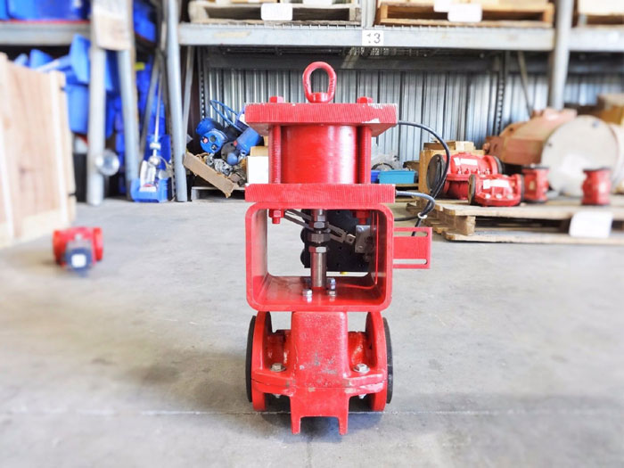 RED VALVE 1.5" CONTROL PINCH VALVE WITH ELECTRO-PNEUMATIC POSITIONER SERIES 5200