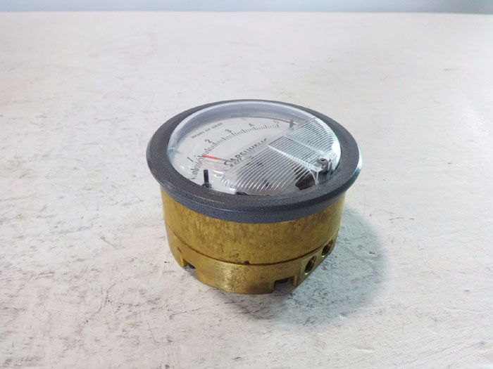 DWYER EXPLOSION PROOF CAPSUHELIC DIFFERENTIAL PRESSURE GAGE W/ BRASS CASE 4005B