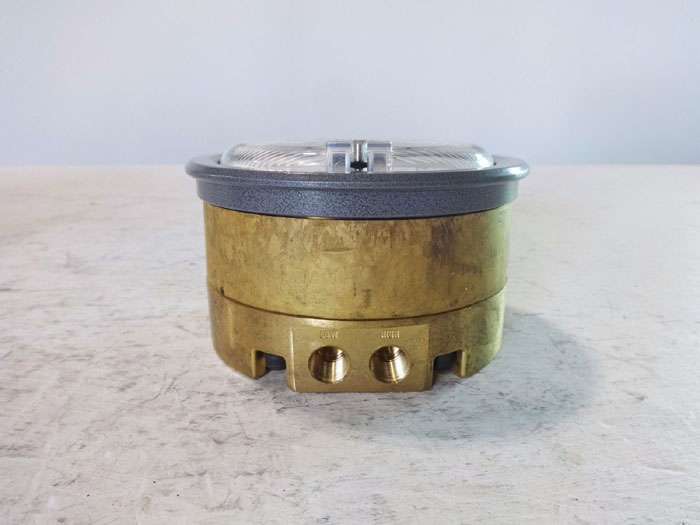 DWYER EXPLOSION PROOF CAPSUHELIC DIFFERENTIAL PRESSURE GAGE W/ BRASS CASE 4005B