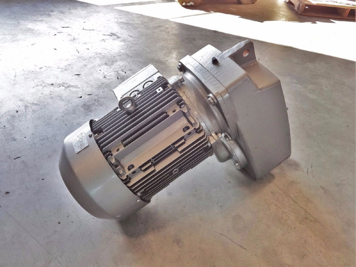 NORD UNICASE PARALLEL SHAFT HELICAL GEAR REDUCER SK-5282AZBH-160 M/4 TF W/ MOTOR