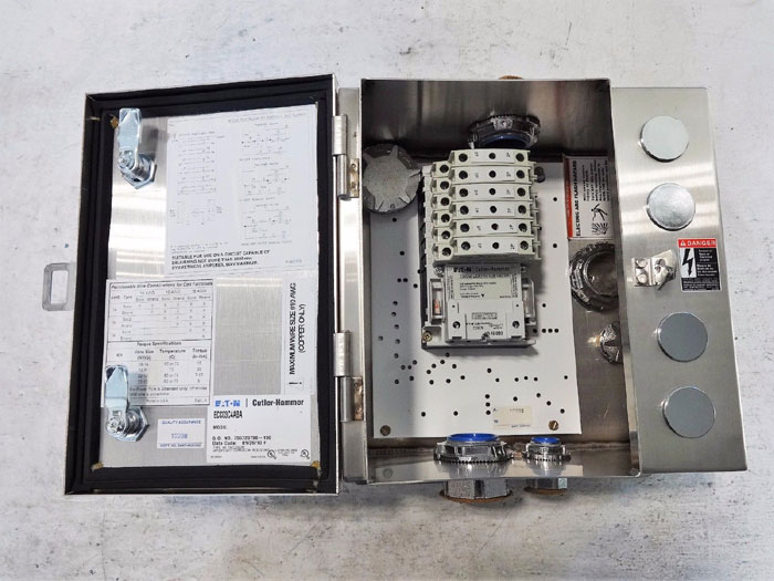 EATON CUTLER-HAMMER ENCLOSURE ECC03C4ABA W/ LIGHTING CONTACTOR C30CNE