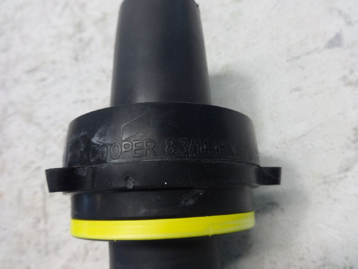 LOT COOPER LOADBREAK BUSHING WELL INSERT LBI215 W/ DEADBREAK CONN & ADAPT