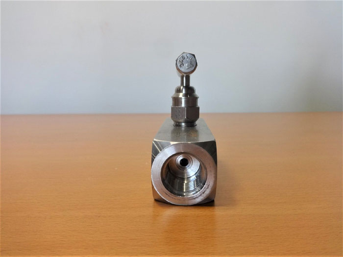Parker PGI Lone Star 3/4" x 1/2" Needle Valve, 316SS, 6000 PSI, #V-519SDV