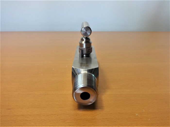 Parker PGI Lone Star 3/4" x 1/2" Needle Valve, 316SS, 6000 PSI, #V-519SDV