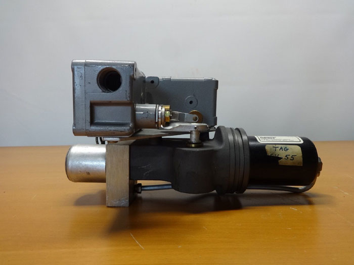 WORCESTER PNEUMATIC VALVE ACTUATOR SERIES 34 MODEL B 34XX2 W/ MICRO SWITCH EX-AR