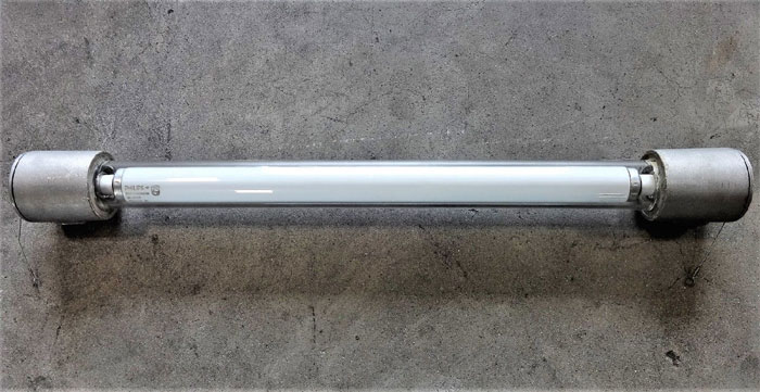 PAULUHN FLUORESCENT LIGHTING FIXTURE P212 2