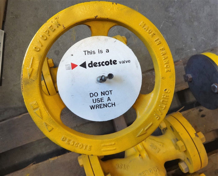 DESCOTE 2" 300# BELLOWS SEAL GLOBE VALVE LCC / HAST C TYPE 2102/B