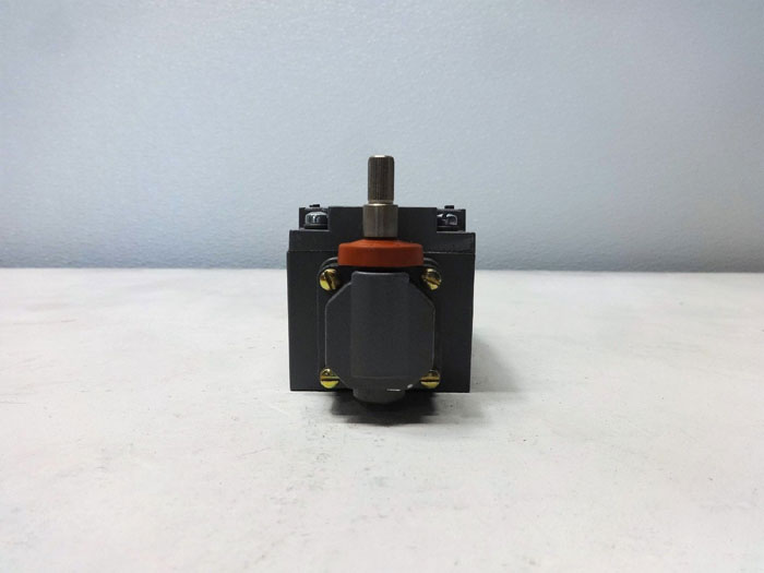 Eaton Cutler-Hammer Limit Switch 10316H1002