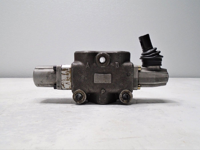 Walvoil Hydraulic Slice Valve, P0614856, 127352041, 7GHI510251