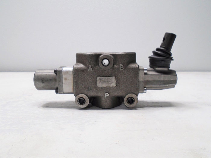 Walvoil Hydraulic Slice Valve, P0824461, 127352041, 7GHI110372