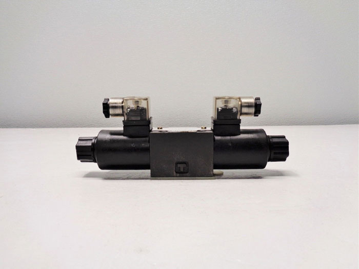 Hyvair Directional Valve D03SD-2B-12D-35