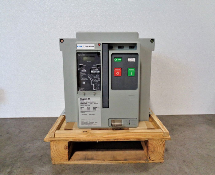 Eaton Cutler-Hammer Magnum DS MDS608 Low Volt AC Circuit Breaker Digitrip 520M