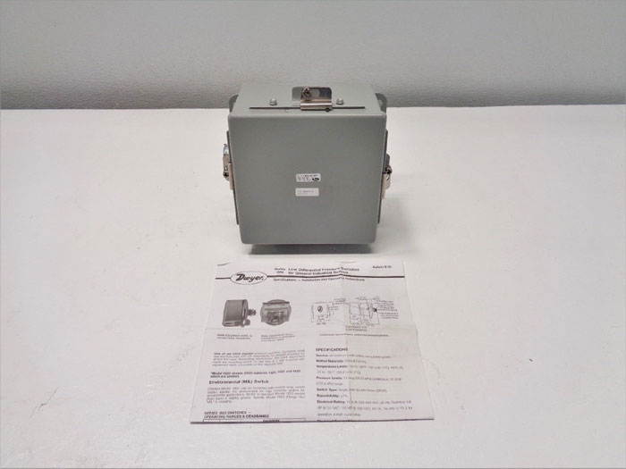 Dwyer Differential Pressure Switch 1824-40-WP