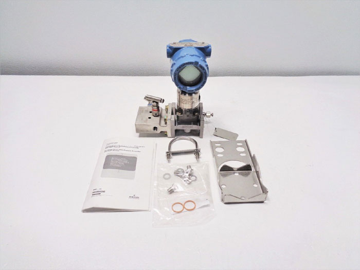 Rosemount 300 PSI Pressure Transmitter 3051S1CG4A2A15A1ABCE5M5 w/Manifold