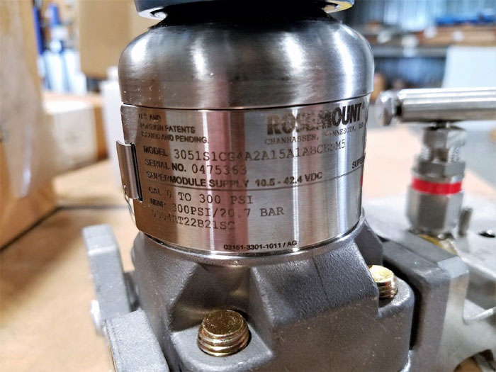 Rosemount 300 PSI Pressure Transmitter 3051S1CG4A2A15A1ABCE5M5 w/Manifold