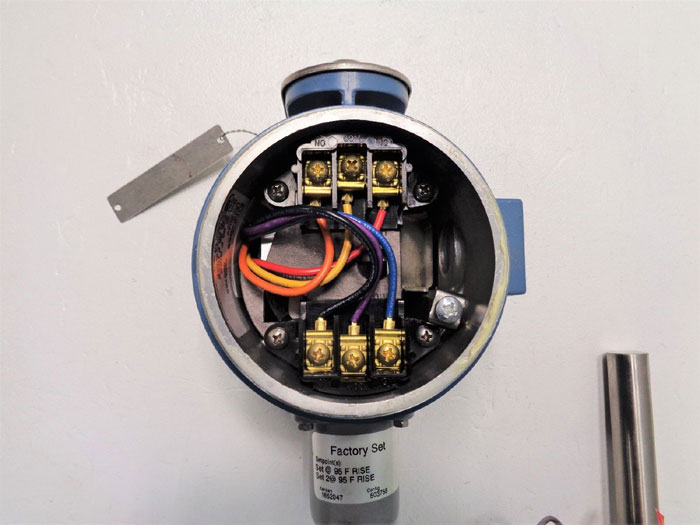 United Electric Controls Pressure Switch E122-2BSB