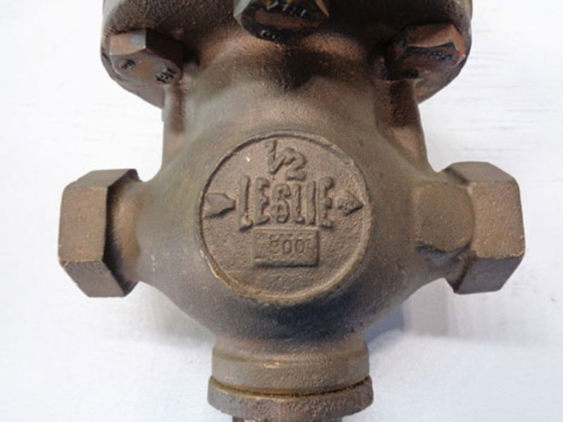 Leslie 1/2" NPT Regulator LA-5, Bronze