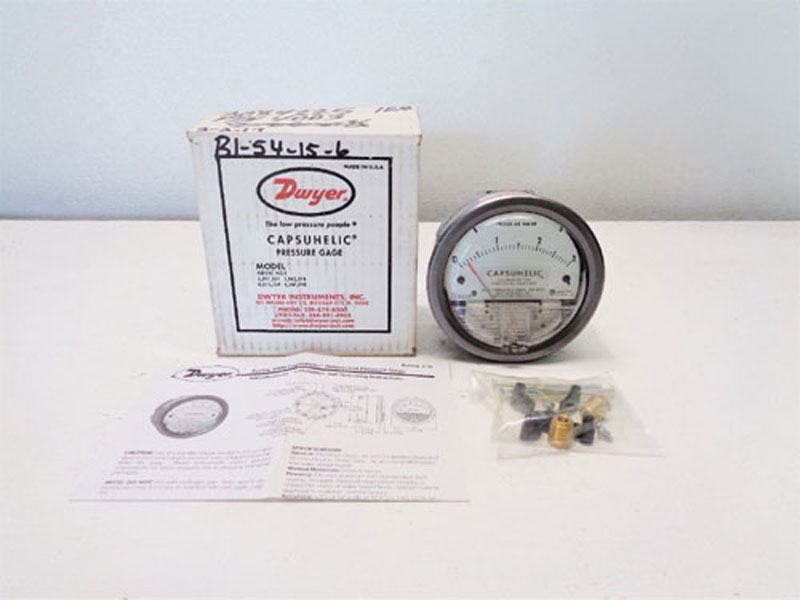 Dwyer Capsuhelic Differential Pressure Gage 4003 C, Range 0-3" Water