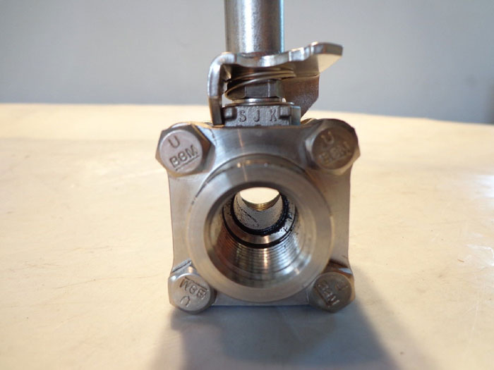 LOT OF (2) WHITEY SWAGELOK 4" OVAL HANDLE KIT BALL VALVE SS51K63KOG4