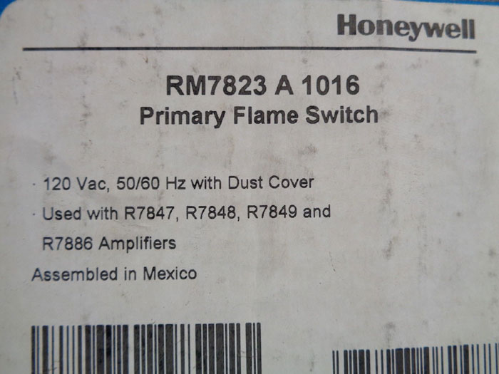 HONEYWELL BURNER CONTROL RM7823 W/ HONEYWELL KEYBOARD DISPLAY MODULE S7800A