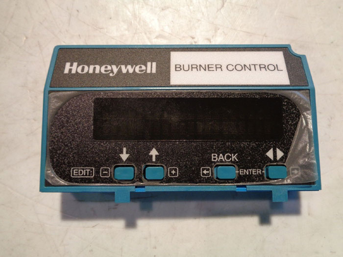 HONEYWELL BURNER CONTROL RM7823 W/ HONEYWELL KEYBOARD DISPLAY MODULE S7800A