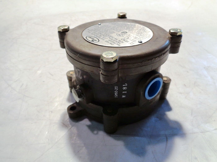 DWYER EXPLOSION PROOF DIFFERENTIAL PRESSURE SWITCH, CAT#: 195020-2F