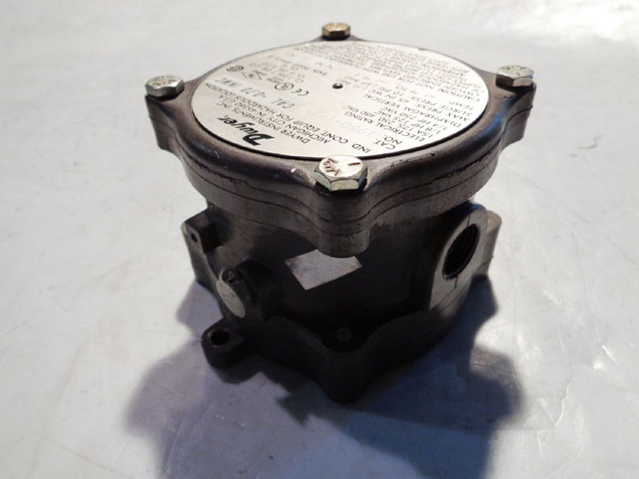 DWYER DIFFERENTIAL PRESSURE SWITCH 1950-1-2F