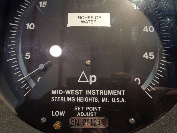 MIDWEST INSTRUMENT INCHES H2O DIFFERENTIAL PRESSURE GAUGE 105QE-00-0ABA