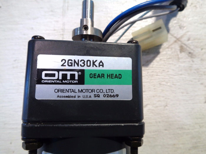 ORIENTAL MOTOR CO. GEAR HEAD 2GN30KA W/ REVERSIBLE MOTOR 2RK6GN-AUL