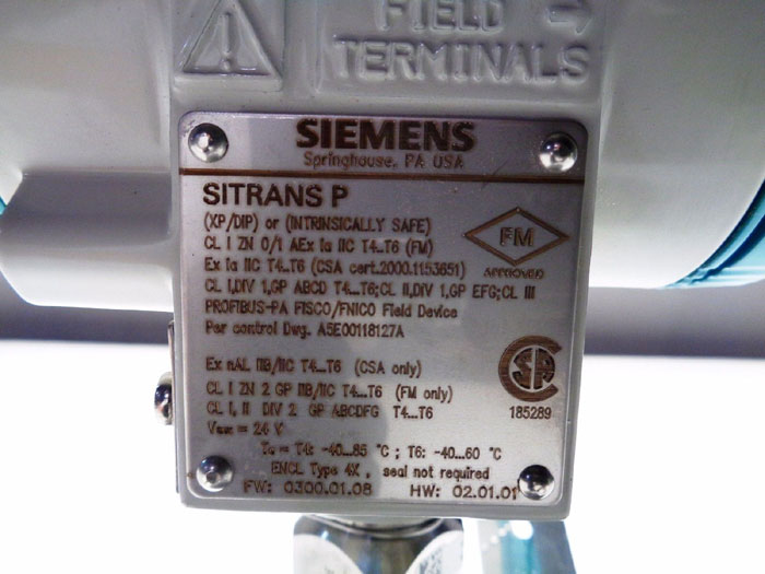 SIEMENS SITRANS P PRESSURE TRANSMITTER W/ FLANGE 7MF4034-1CY10-1NC6-Z