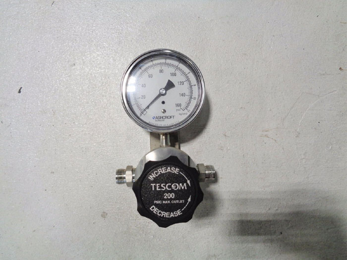 TESCOM PRESSURE REDUCING REGULATOR W/ ASHCROFT DURALIFE GAUGE