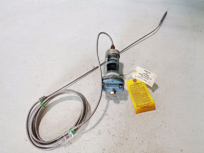 MOORE NULLMATIC TEMPERATURE TRANSMITTER 33A5580 W/ THERMAL ELEMENT 5580-A8C