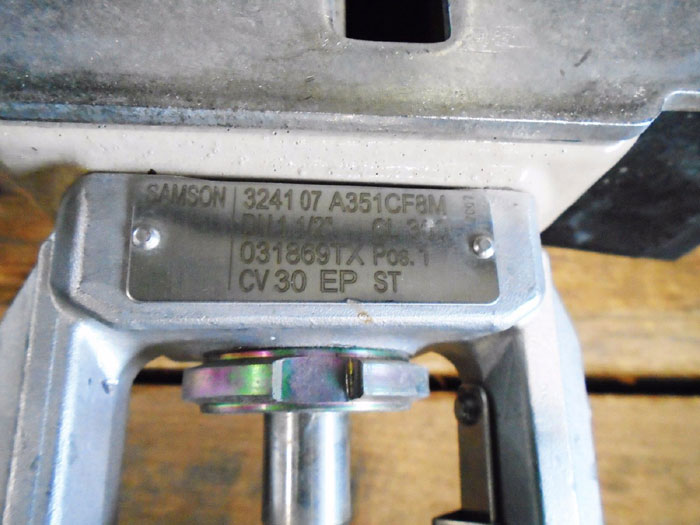 SAMSON 1-1/2" 300# CF8M ACTUATED GLOBE VALVE MODEL 3277 / SERIAL 0207