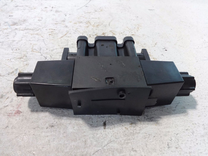 PARKER DIRECTIONAL CONTROL VALVE D1VW008LNYCF