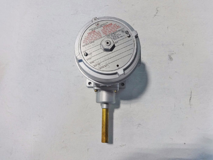 UNITED ELECTRIC TEMPERATURE SWITCH B121 121