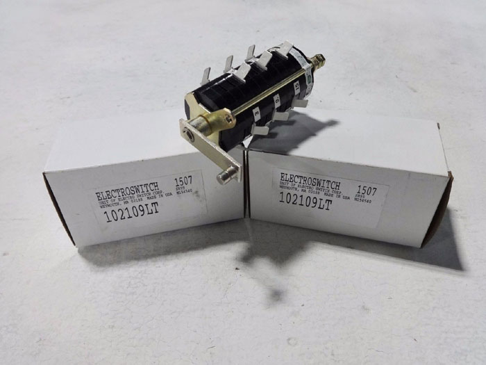 LOT OF (2) ELECTROSWITCH 102 SERIES AUXILIARY SNAP-ACTION SWITCH 102109LT